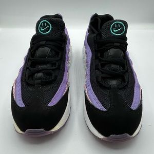 Nike Girls Air Max 95 Sneakers Black Purple CI5647-001 have a Nike day 3Y